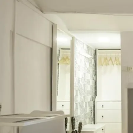 New Renovated Cozy Centric Apartment