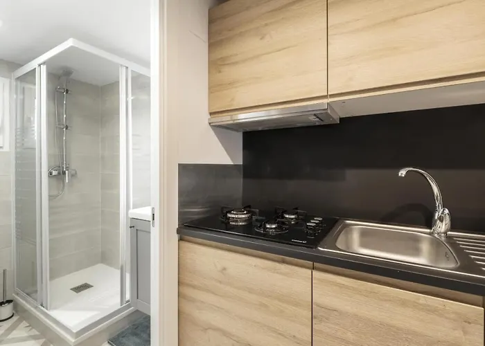 New Renovated Cozy Centric شقة *